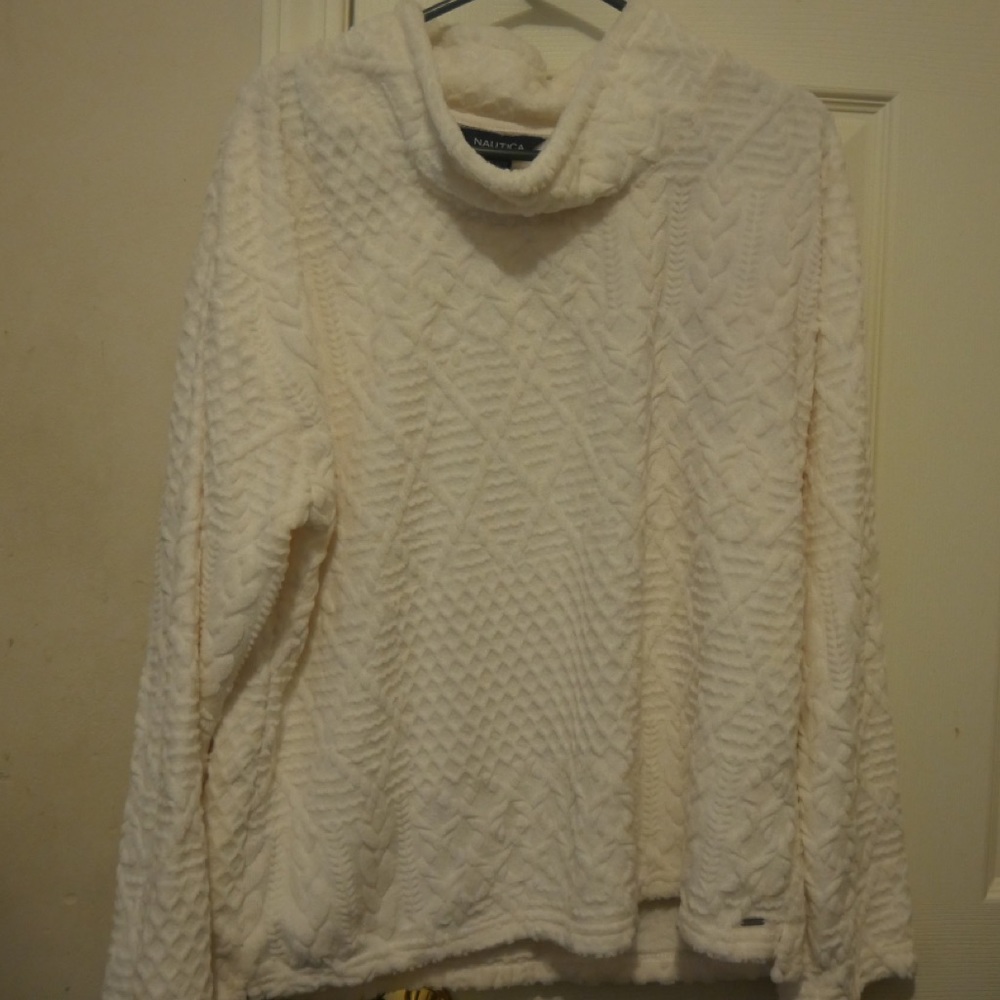 Nautica Vanilla Plush Textured Lounge Top.